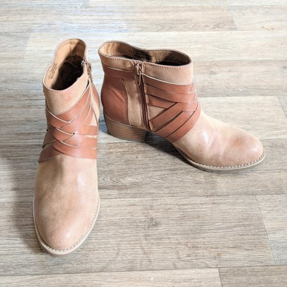 SOFFT Merced Dark Tan and Brown Neutral Strappy Bootie Ankle Boots Size 6.5 - Picture 7 of 7
